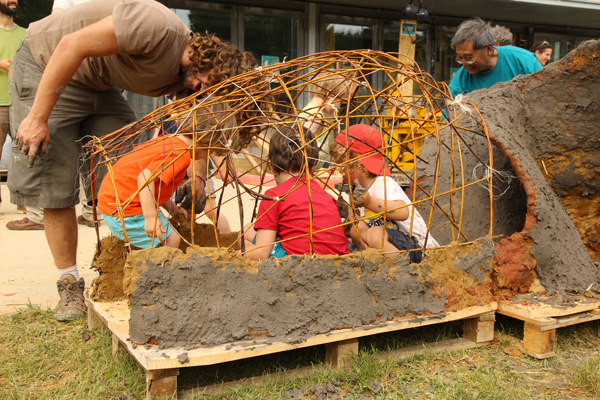 Organisation d&#039;ateliers par amàco aux côtés des partenaires organisateurs du Festival Grains D&#039;isère 2016, 15ème édition autour de la terre crue