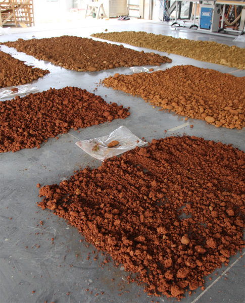 Formulation de matériaux en terre coulée pour la gare de Nimes Manluel avec l'AREP – amàco