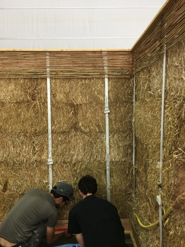 Formation professionnelle Construire en paille porteuse, technique de construction peu répandue, animée par Nebraska et amàco – crédits : Nebraska