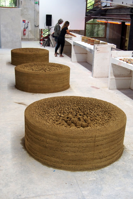 Installation « Les Trois Moires » présentée à la Biennale Art &amp; Matières d’Albi ©atelier alba
