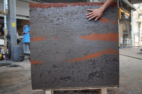 Prototype de mur en terre coulée lors de la formation professionnelle Construire en terre coulée édition 2020
