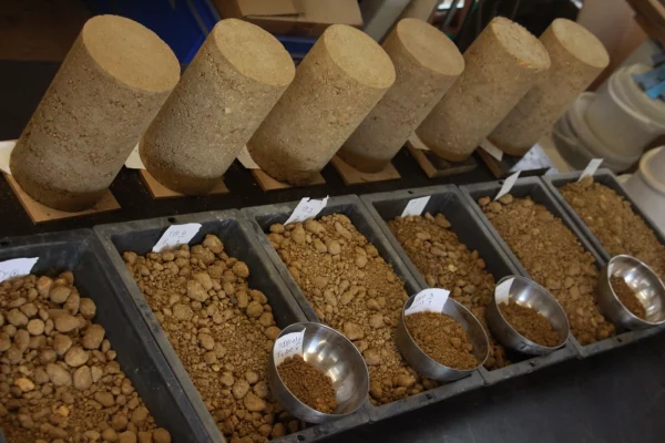 Phase d'études, analyse des terres de site du domaine du Château d'Yquem, études réalisées par amàco - crédit amàco